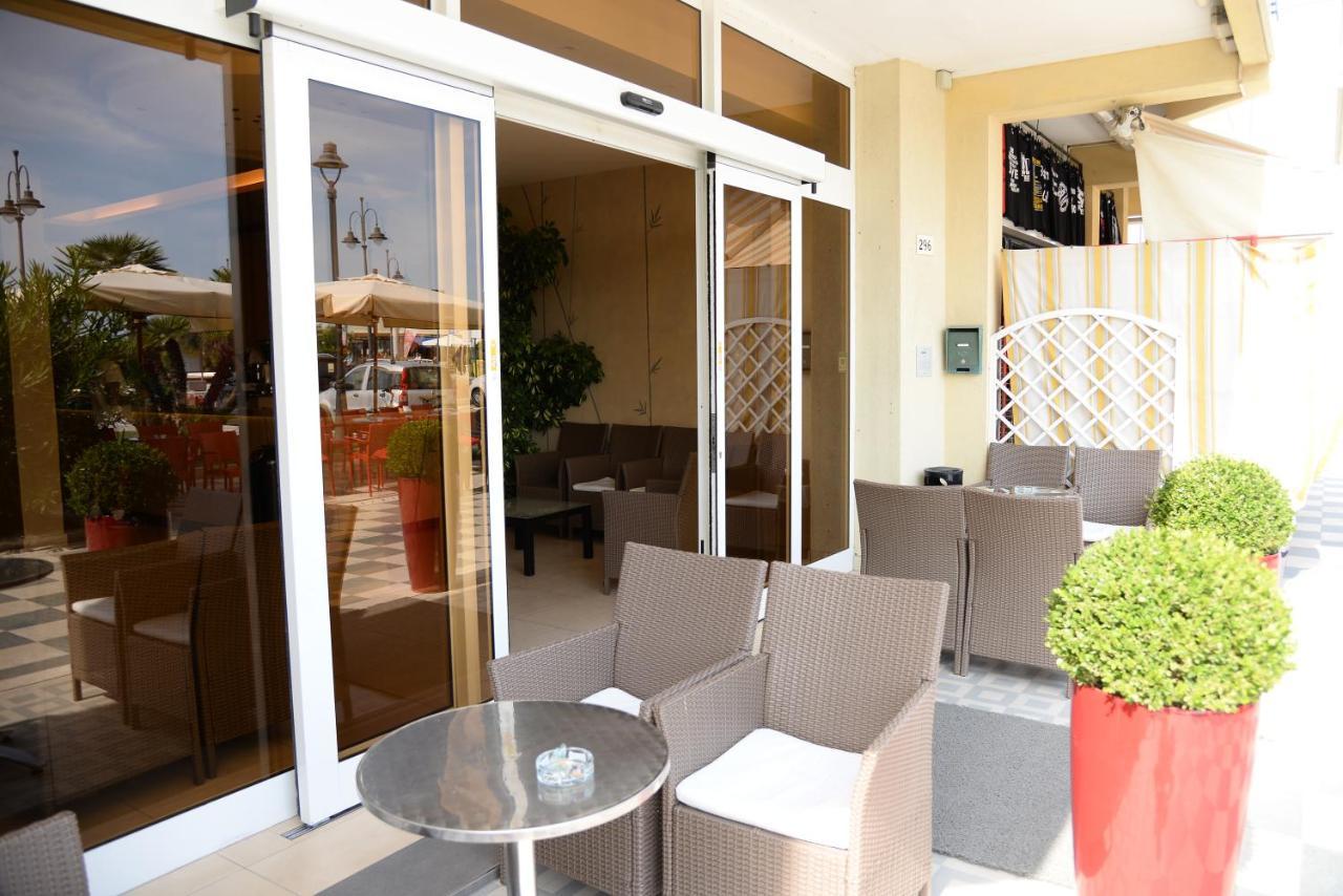 Hotel Cosmopol تْشيزيناتيكو المظهر الخارجي الصورة