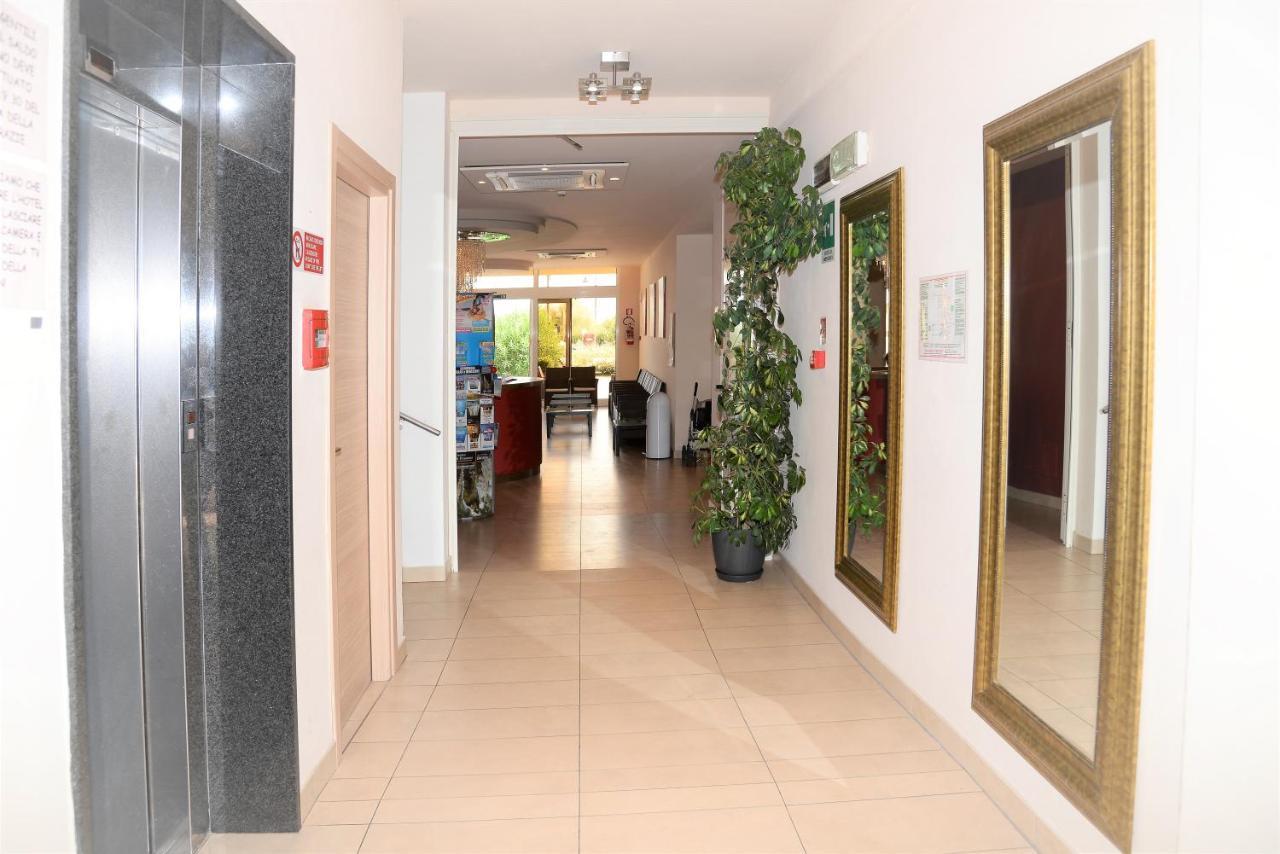 Hotel Cosmopol تْشيزيناتيكو المظهر الخارجي الصورة