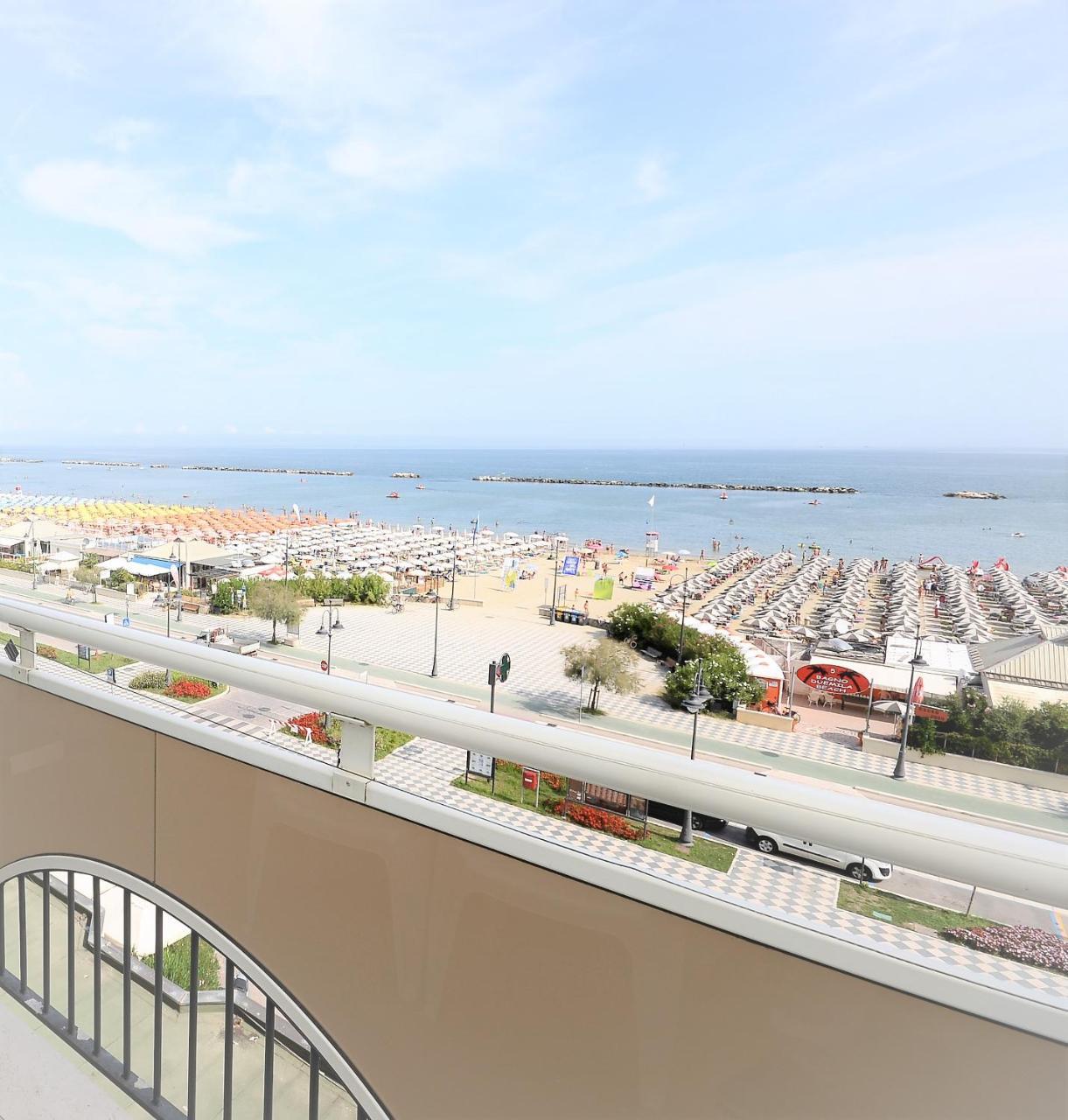 Hotel Cosmopol تْشيزيناتيكو المظهر الخارجي الصورة